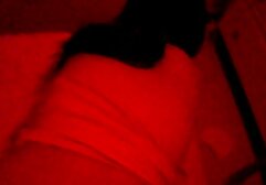 La muñeca se desnuda como un gigante se porno japones raro folla a una mujer con el pelo castaño largo
