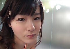 Ciclista colegiala japonesa follando chica asiática en la tierra